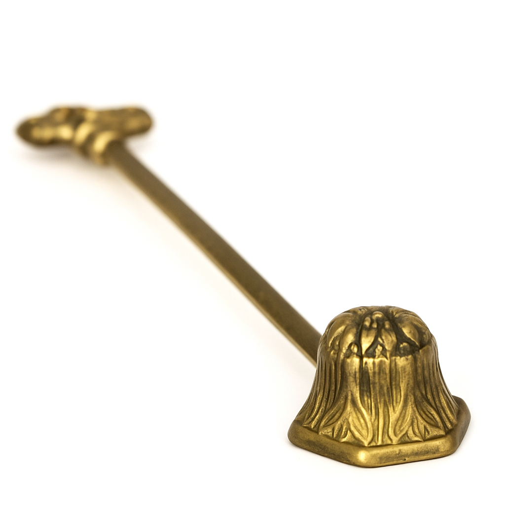 Apagavelas de latón | Brass candle snuffer